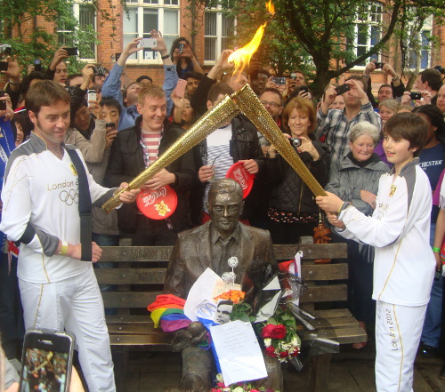 ../../../_images/Alan_Turing_Olympic_Torch_small.jpg