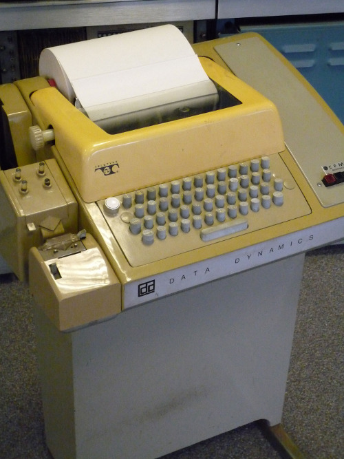 ../../../_images/Teletype_with_papertape_punch_and_reader_small.jpg